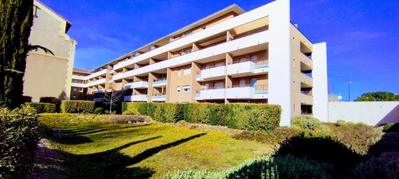 Mambrillo Parking Netflix Prime Apartment